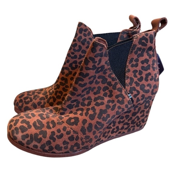 New! Toms Kelsey Cheetah Print Suede Pull On Chelsea Boots - Picture 2 of 8